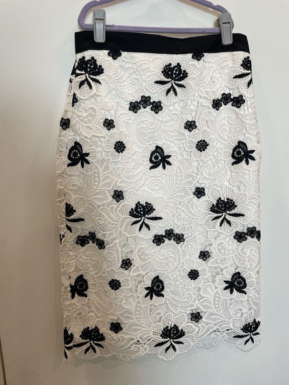 White House Black Market Lace Pencil Skirt Ecru Size 00 NWT
